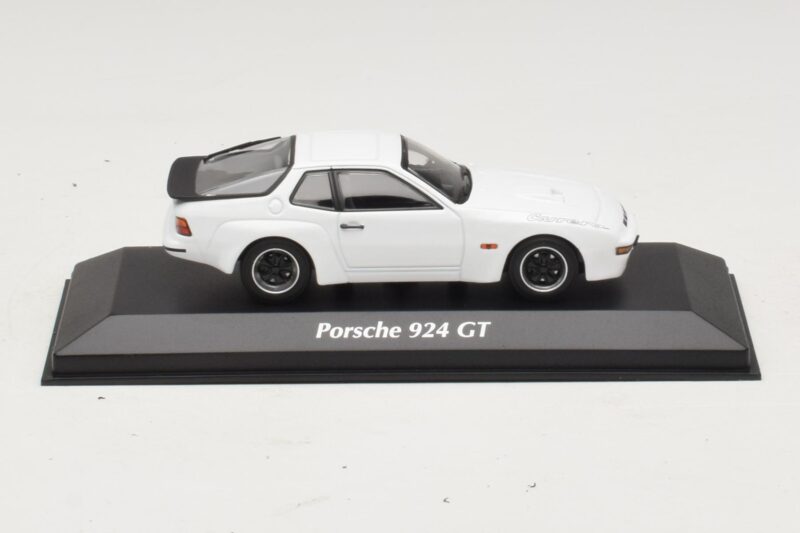 Porsche 924 GT White Maxichamps 1:43 940066121 Diecast