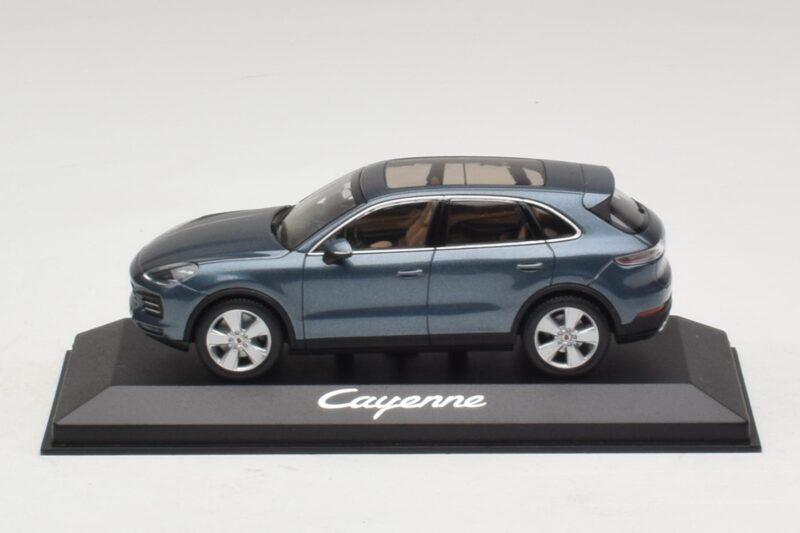 Porsche Cayenne E3 Blue Metallic Minichamps 1:43 WAP0203110J Diecast