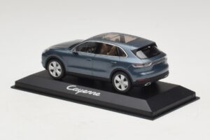 Porsche Cayenne E3 Blue Metallic Minichamps 1:43 WAP0203110J Diecast — photo 3 of 4