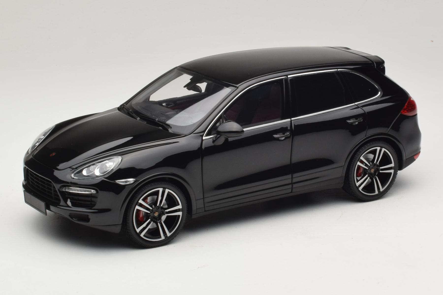 Minichamps Porsche Cayenne Turbo S 92A 1:18 Diecast