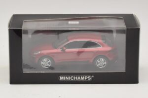 Porsche Macan 95B Red Metallic Minichamps 1:43 410062600 Diecast — photo 4 of 4