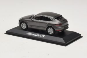Porsche Macan S Diesel 95B Bronze Metallic Minichamps 1:43 WAP0201510E Diecast — photo 3 of 4