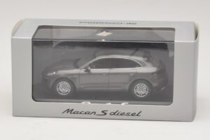 Porsche Macan S Diesel 95B Bronze Metallic Minichamps 1:43 WAP0201510E Diecast — photo 4 of 4
