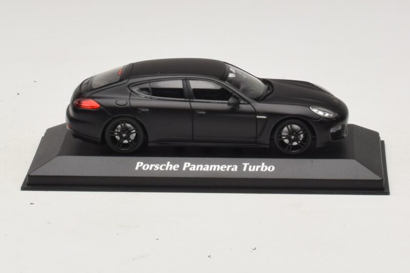Porsche Panamera 970 Turbo Matt Black Maxichamps 1:43 940062370 Diecast