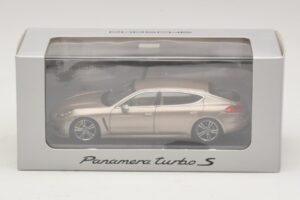 Porsche Panamera 970 Turbo S Bronze Metallic Minichamps 1:43 WAP0200600E Diecast — photo 4 of 4