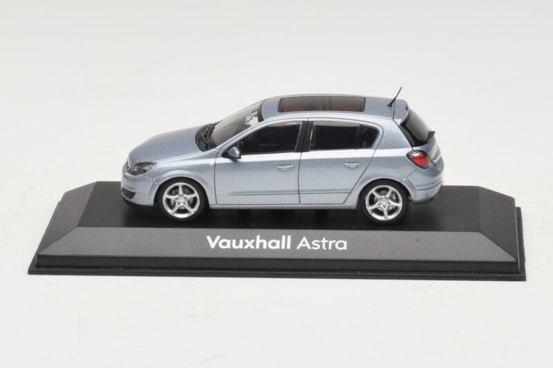 Vauxhall Astra H Sedan Light Blue Metallic Minichamps 1:43 ASTRA007 Diecast