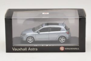 Vauxhall Astra H Sedan Light Blue Metallic Minichamps 1:43 ASTRA007 Diecast — photo 4 of 4