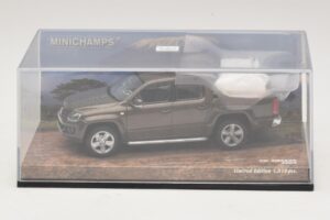Volkswagen Amarok Brown Metallic Minichamps 1:43 436058361 Diecast — photo 4 of 5