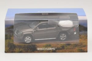Volkswagen Amarok Brown Metallic Minichamps 1:43 436058361 Diecast — photo 5 of 5