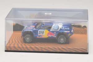 Volkswagen Race Touareg Red Bull #310 Dealer Edition 2005 Minichamps 1:43 7LO099400PD310 Diecast — photo 4 of 5