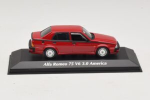Alfa Romeo 75 V6 3.0 America Red Maxichamps 1:43 940120461 Diecast