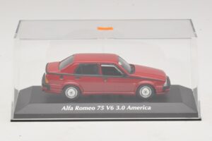 Alfa Romeo 75 V6 3.0 America Red Maxichamps 1:43 940120461 Diecast — photo 4 of 5