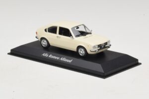Alfa Romeo Alfasud White Maxichamps 1:43 940120101 Diecast — photo 3 of 5