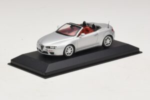 Alfa Romeo Giulia Spider Silver Minichamps 1:43 400120731 Diecast — photo 2 of 5