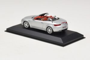 Alfa Romeo Giulia Spider Silver Minichamps 1:43 400120731 Diecast — photo 3 of 5