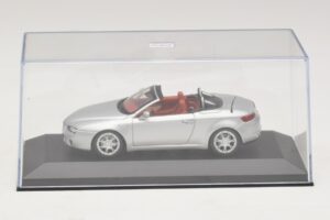 Alfa Romeo Giulia Spider Silver Minichamps 1:43 400120731 Diecast — photo 4 of 5
