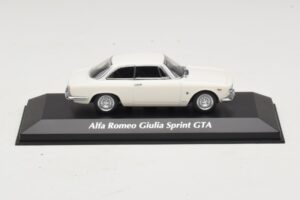 Alfa Romeo Giulia Sprint GTA White Maxichamps 1:43 940120441 Diecast