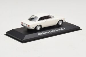Alfa Romeo Giulia Sprint GTA White Maxichamps 1:43 940120441 Diecast — photo 2 of 5