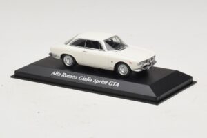 Alfa Romeo Giulia Sprint GTA White Maxichamps 1:43 940120441 Diecast — photo 3 of 5