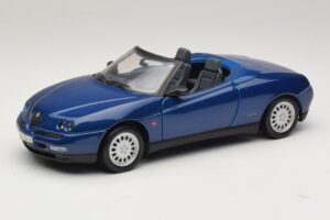 Alfa Romeo Spider 916 Blue Maisto 1:18 31831 Diecast