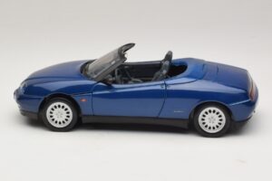 Alfa Romeo Spider 916 Blue Maisto 1:18 31831 Diecast — photo 4 of 8