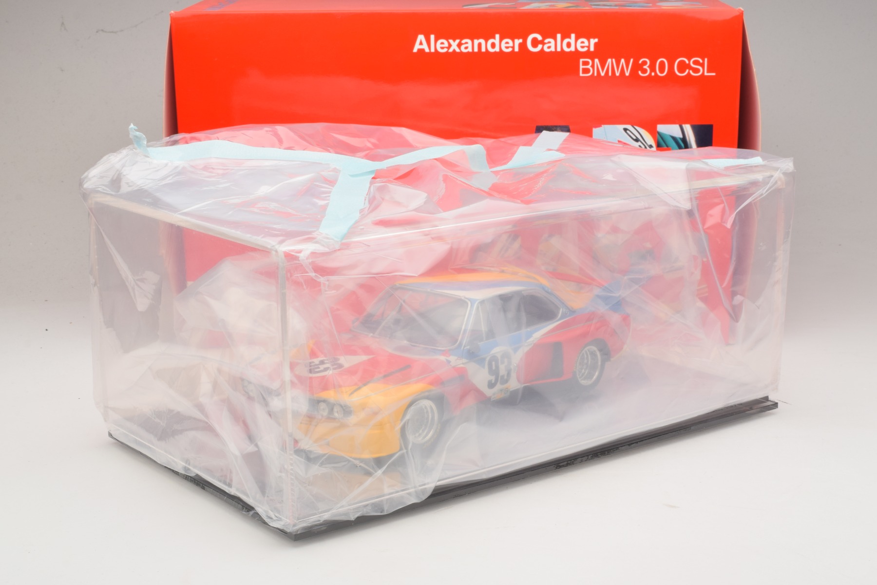 Minichamps BMW 3.0 CSL Art Car 1:18 Calder Le Mans 1975