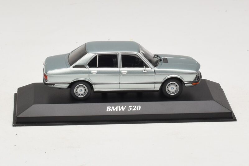 BMW 520 E12 Light Blue Metallic Maxichamps 1:43 940023002 Diecast