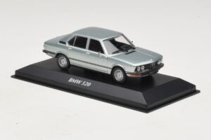 BMW 520 E12 Light Blue Metallic Maxichamps 1:43 940023002 Diecast — photo 3 of 5