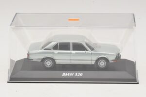 BMW 520 E12 Light Blue Metallic Maxichamps 1:43 940023002 Diecast — photo 4 of 5