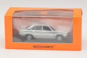 BMW 520 E12 Light Blue Metallic Maxichamps 1:43 940023002 Diecast — photo 5 of 5