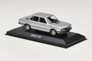 BMW 520 E12 Silver Maxichamps 1:43 940023000 Diecast — photo 3 of 5
