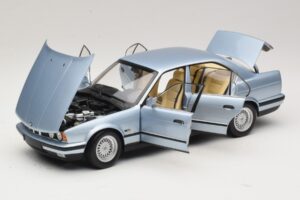 BMW 535i E34 Light Blue Metallic Minichamps 1:18 100024007 Diecast — photo 2 of 8