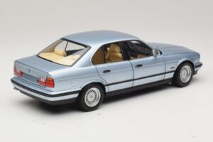 BMW 535i E34 Light Blue Metallic Minichamps 1:18 100024007 Diecast — photo 3 of 8