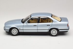 BMW 535i E34 Light Blue Metallic Minichamps 1:18 100024007 Diecast — photo 4 of 8