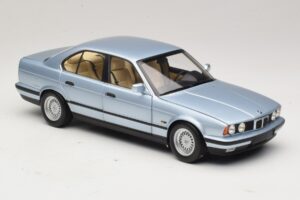 BMW 535i E34 Light Blue Metallic Minichamps 1:18 100024007 Diecast — photo 6 of 8