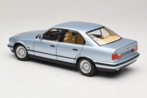 BMW 535i E34 Light Blue Metallic Minichamps 1:18 100024007 Diecast — photo 7 of 8