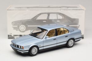 BMW 535i E34 Light Blue Metallic Minichamps 1:18 100024007 Diecast — photo 8 of 8