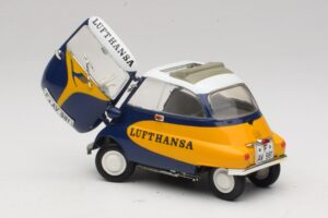 BMW Isetta 250 Lufthansa Revell 1:18 08926 Diecast — photo 5 of 8