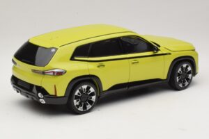 BMW XM G09 Yellow Minichamps 1:18 110023302 Diecast — photo 3 of 8