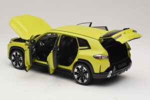 BMW XM G09 Yellow Minichamps 1:18 110023302 Diecast — photo 5 of 8