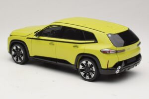 BMW XM G09 Yellow Minichamps 1:18 110023302 Diecast — photo 7 of 8