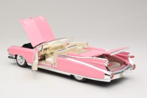 Cadillac Eldorado Biarritz Pink Maisto 1:18 31813-P1 Diecast — photo 5 of 8
