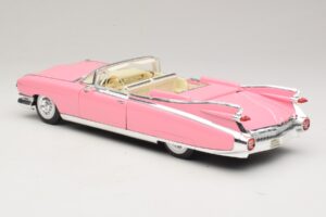 Cadillac Eldorado Biarritz Pink Maisto 1:18 31813-P1 Diecast — photo 7 of 8