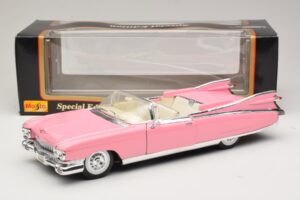 Cadillac Eldorado Biarritz Pink Maisto 1:18 31813-P1 Diecast — photo 8 of 8