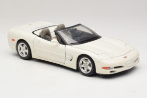 Chevrolet Corvette C5 Convertible White Bburago 1:18 3076-P1 Diecast — photo 6 of 8