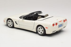 Chevrolet Corvette C5 Convertible White Bburago 1:18 3076-P1 Diecast — photo 7 of 8