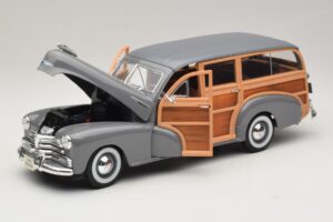 Chevrolet Fleetmaster Woody Grey Maisto 1:18 31854 Diecast — photo 2 of 8