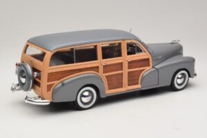 Chevrolet Fleetmaster Woody Grey Maisto 1:18 31854 Diecast — photo 3 of 8