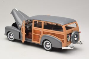 Chevrolet Fleetmaster Woody Grey Maisto 1:18 31854 Diecast — photo 5 of 8