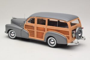 Chevrolet Fleetmaster Woody Grey Maisto 1:18 31854 Diecast — photo 7 of 8